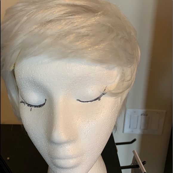 Wig - Picture 2 of 6